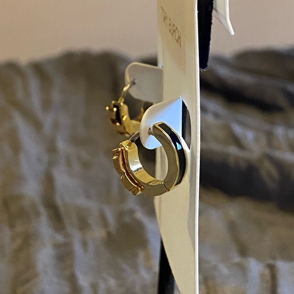 Tory Burch small serif T black enamel huggie hoops - Picture 3 of 10